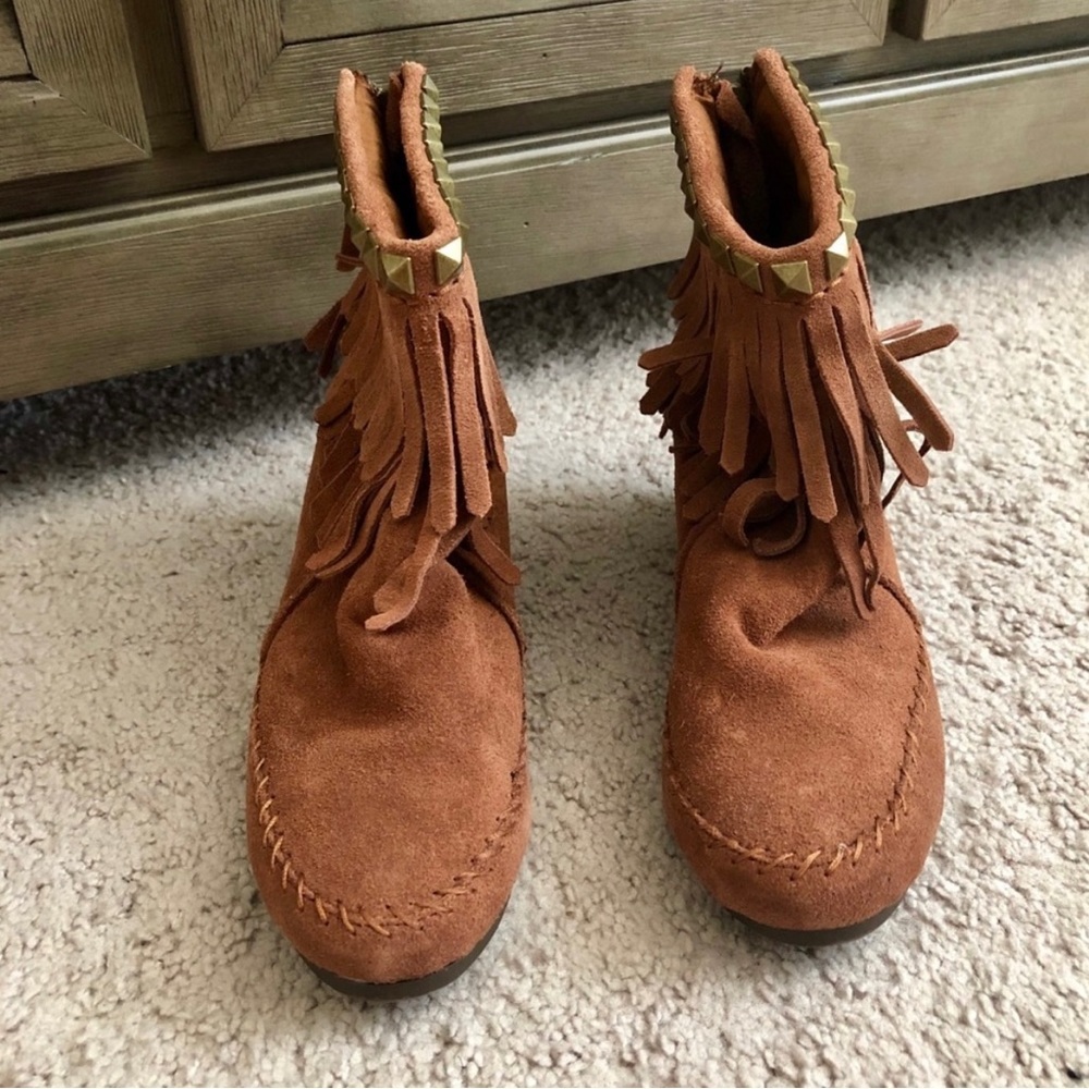 SKECHERS Fringe Suede Booties in Brown | Size: 7.5